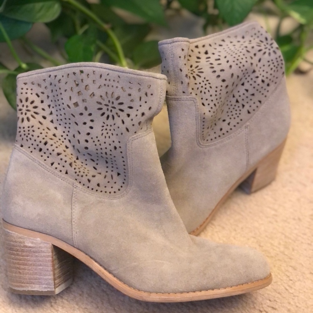 Croma Vintage👢HP👢Suede perf ankle boots